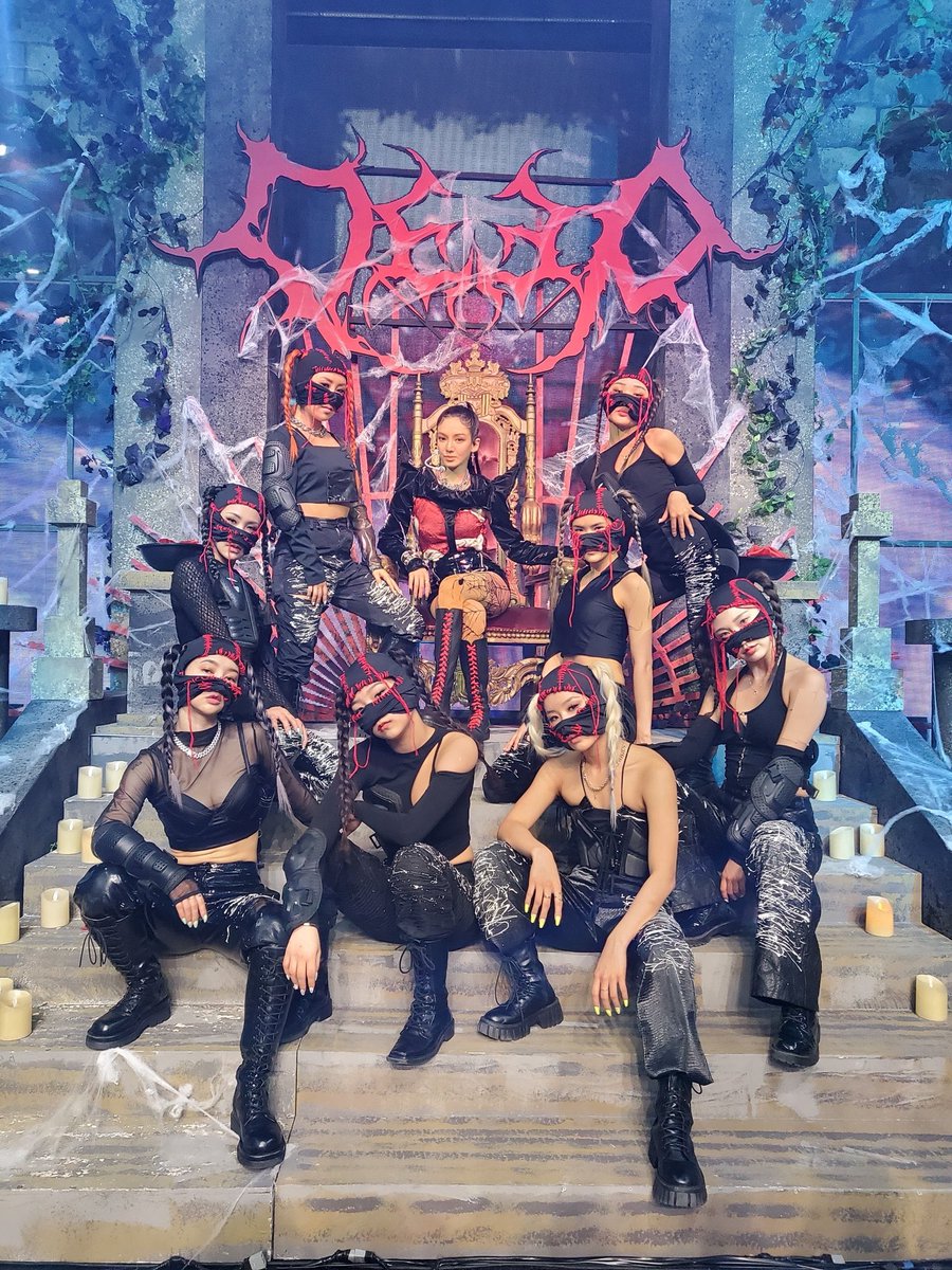 Queen on her throne. Nevermind, holybang crew all the real queen here.