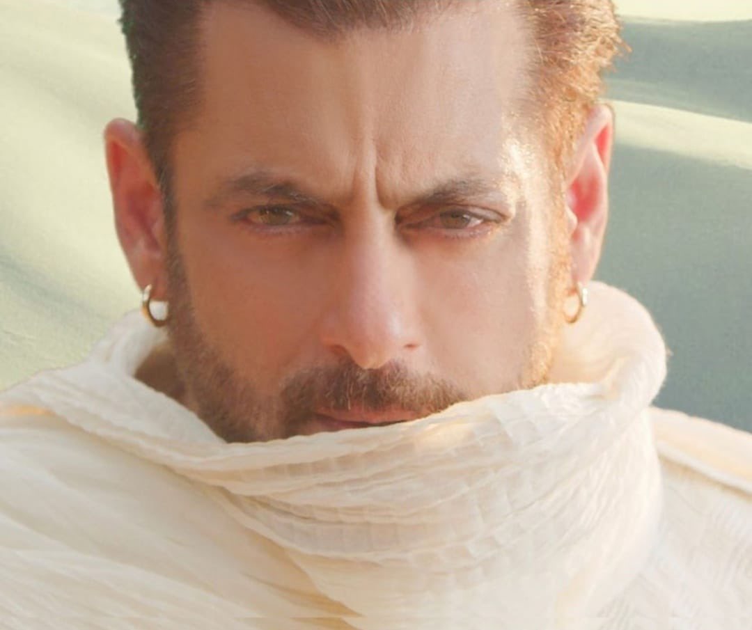 ashispandey1693's tweet photo. Megastar @BeingSalmanKhan new. Look from upcoming movie..π₯π₯
He's just a dapper and handsome at 56
#SalmanKhan #Salman #Tiger3 #Bollywood #Tigerlook #Swag https://t.co/Geovhw5qJ4
