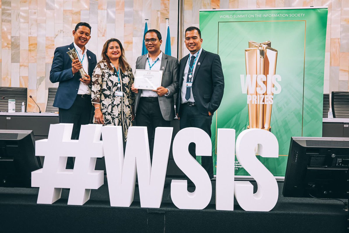aniesbaswedan's tweet photo. Alhamdulillah, kemarin selain meraih 5x WTP berturut-turut, pada saat yang bersamaan Jakarta juga menjadi juara dalam ajang penghargaan bergengsi tingkat dunia, The 2022 WSIS Prizes, pada kategori ICT Applications: e-Science.

https://t.co/ZOu46jA1RN https://t.co/ziV6tI7h4U