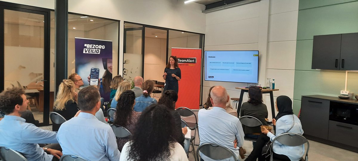 TeamAlert's tweet image. Gisteren organiseerde TeamAlert voor het eerst sinds lange tijd een kennismiddag voor samenwerkingspartners en decentrale overheden.  We willen graag iedereen bedanken voor hun komst en zien jullie graag terug bij een volgende kennisdag! #verkeersveiligheid #jongerenmetimpact