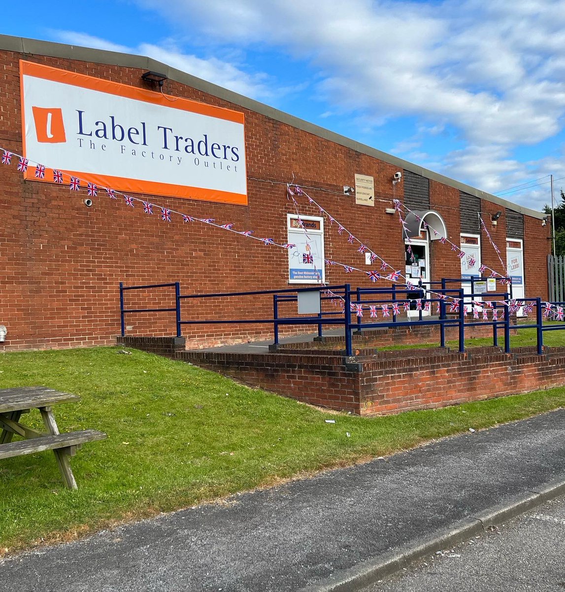 labeltraders's tweet photo. ๐ฌ๐ง Weโre ready, are you?
๐ We cannot wait to celebrate the #PlatinumJubilee over the next few days and the shopโs in the spirit too!
๐ Weโre open 10-4 tomorrow, closed on Friday and open as usual on Saturday & Sunday.
#LookYourBestForLess #Jubilee #Nottingham https://t.co/Ctb3i863WA