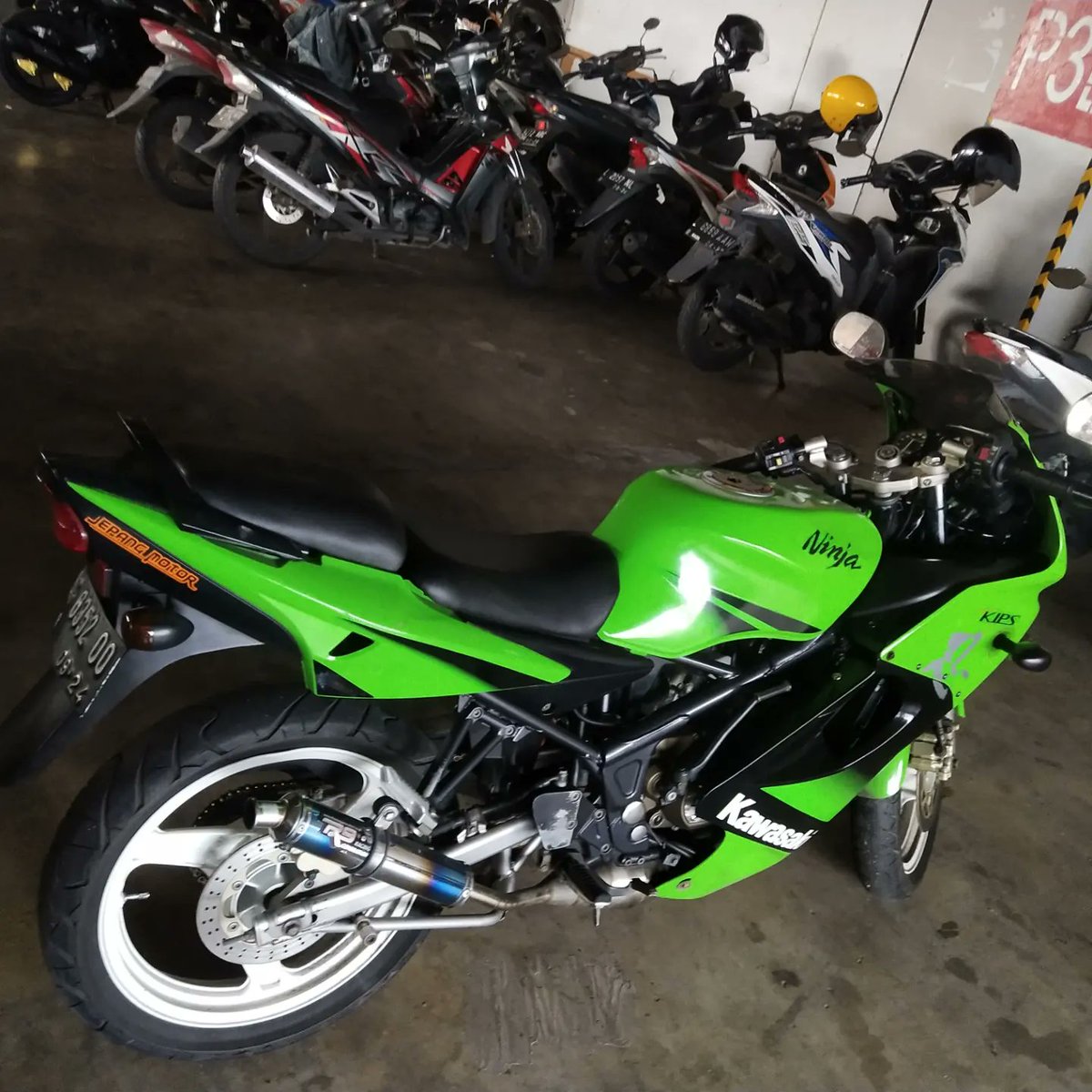 galangabilawa's tweet photo. Jual !
Ninja 150 KRR 2011 SE
Old Hijau
STNK BPKB
Pajak 10.09.2022
Mesin standart
Plat AG Blitar Kab
Speedo Meter jalan
RPM jalan
Knalpot R9
Minus : ada crack di body bawah
Lok : Surabaya
Harga 27 jt

Note : SERIUS BUYER ONLY !

#jualninja150 #jualninjarr
#kawasakininja 
#ninja150 https://t.co/uePpmT8gHs