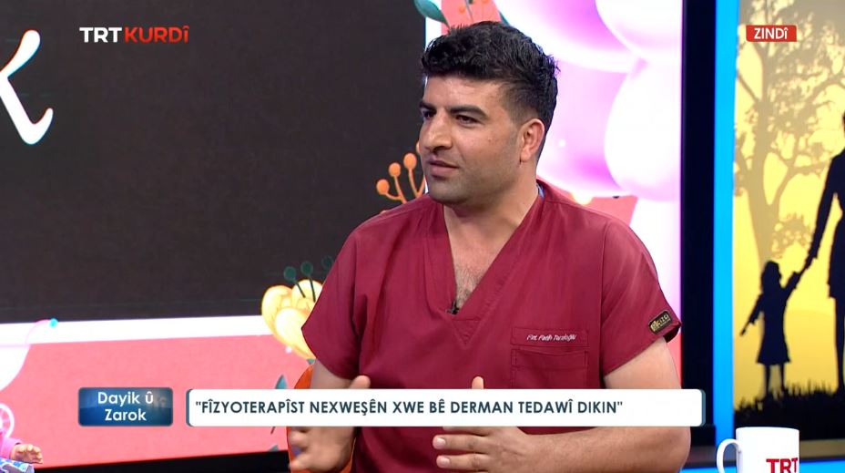 Dê û bavên hêja! Bernameya #DayikûZarok dest pê kir.

Em bi Fîzyoterapîst Fatih Terzioğlu re '' di fîzyoterapiyê de girîngîya zarokan'' diaxivin. <a href="/dayikuzarok/">Dayik û Zarok</a> 

Ji bo pirsên we 📞0212 326 43 21

📺trtkurdi.com.tr/zindi-tv