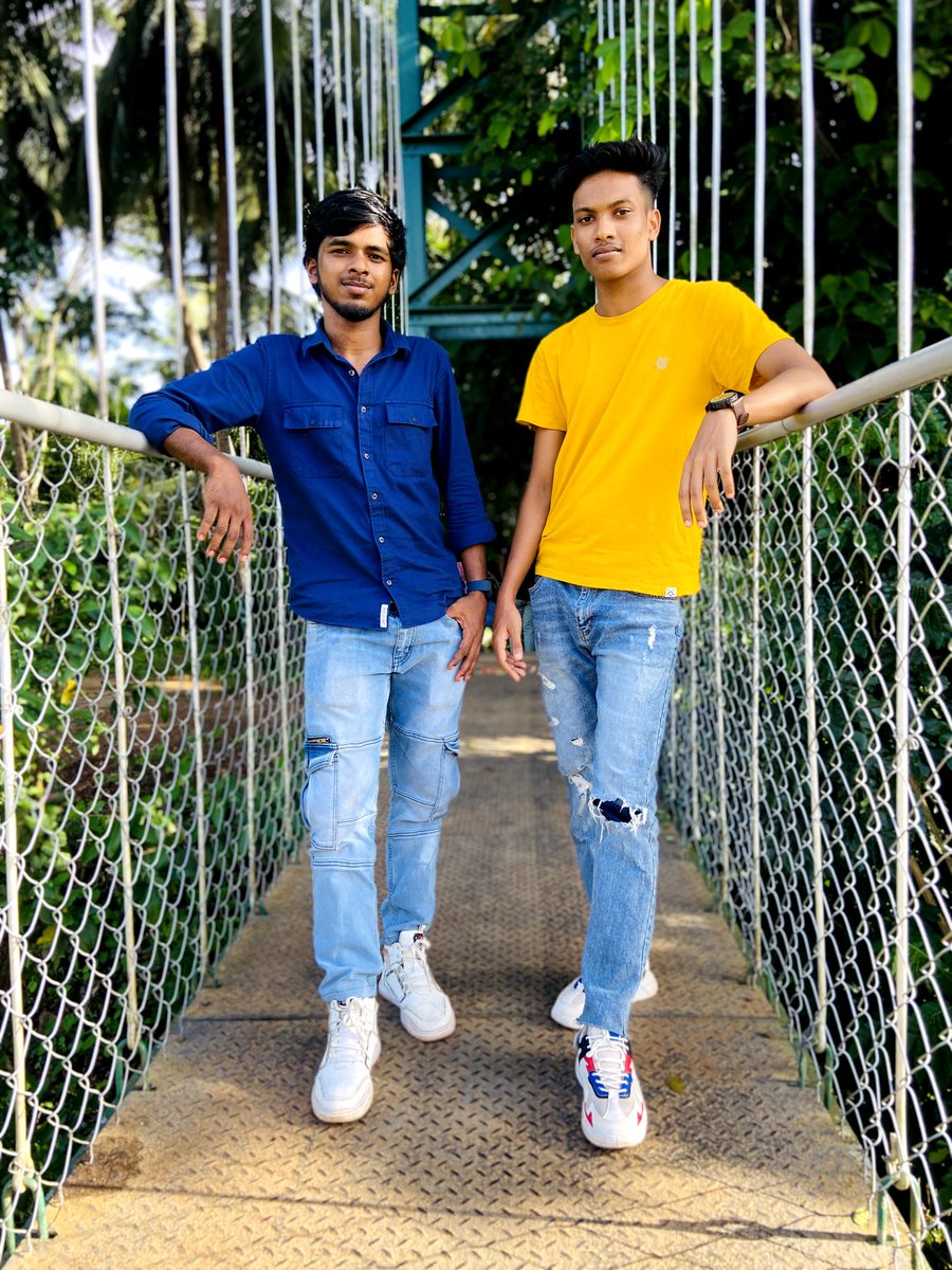 💙“A real friend is one who walks in when the rest of the world walks out.”💛
#Friends #BestFriends