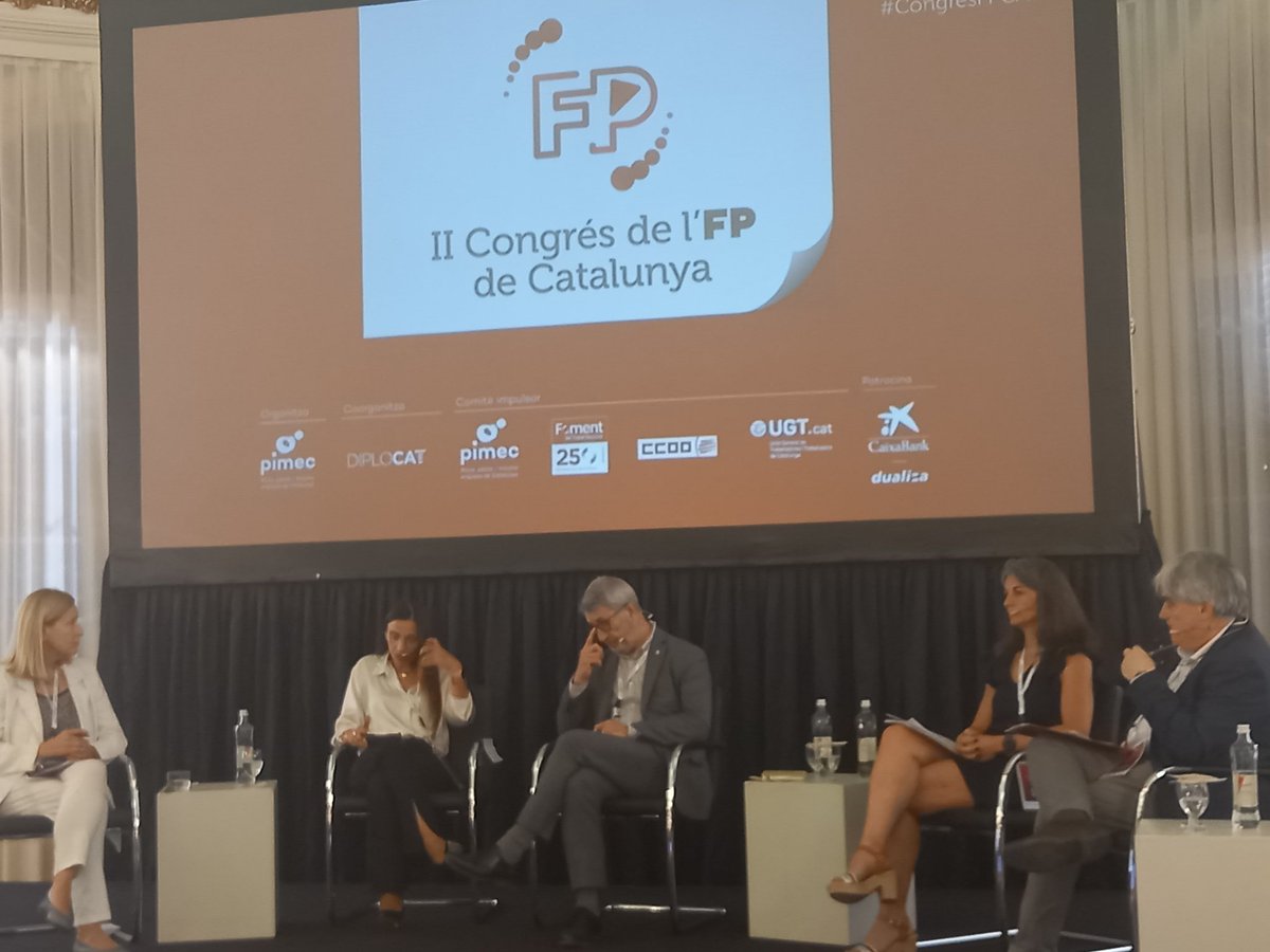 jmartin_ugt's tweet photo. @EvaGajardo al II CONGRÉS DE L'FP "El sistema d'FP ha de canviar i centrar-se en les persones. L'orientació i les preses de decisions són claus, com la flexibilitat del sistema" @XASIUGT @fpcatalunya @FpUgt @FETE_UGT @FPCAT_ https://t.co/SFWRlGaNW8