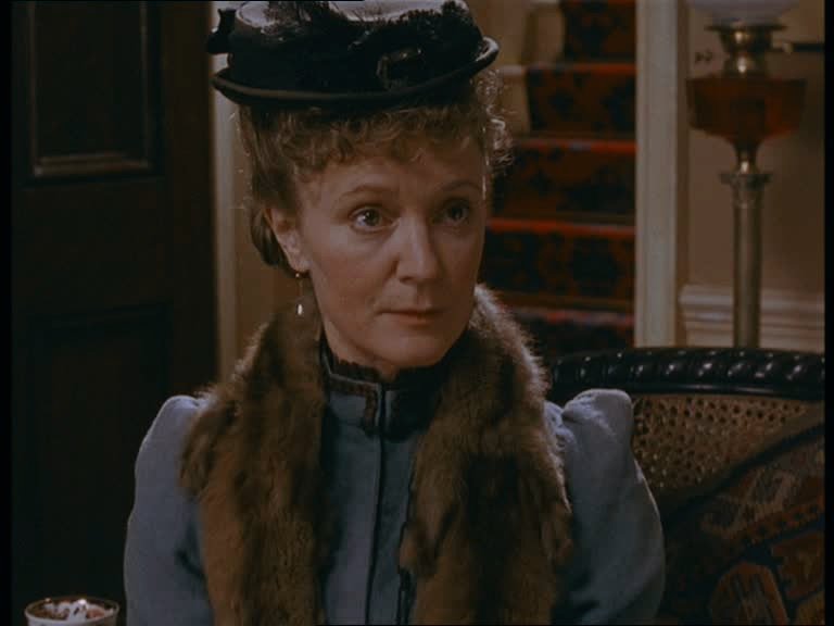 原田 実 Rt Raoul Dandresy スーザン役ジョアンナ デビッドとジェレミー ブレットはtvシリーズ Rebecca 1979 で夫婦役として共演している ちなみに後妻いびりのダンバース夫人役はブレットの前妻 アンナ マッセイ なんてキャスティングだ ボール 原田 実 Rt Raoul Dandresy スーザン役ジョアンナ デビッドとジェレミー ブレットはtvシリーズ Rebecca 1979 で夫婦役として共演している ちなみに後妻いびりのダンバース夫人役はブレットの前妻 アンナ マッセイ なんてキャスティングだ ボール