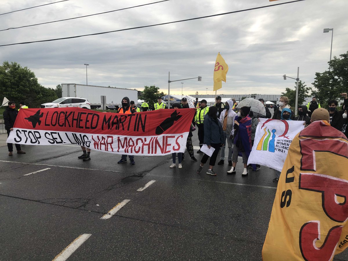 WBWCanada's tweet photo. BREAKING: Activists block access to the opening of #CANSEC2022 in Ottawa, North America’s largest weapons &amp; ‘defense’ fair. “These war profiteers have raked in record profits from the conflicts that have brought death &amp; misery to millions this year.” https://t.co/0qsST5YPue