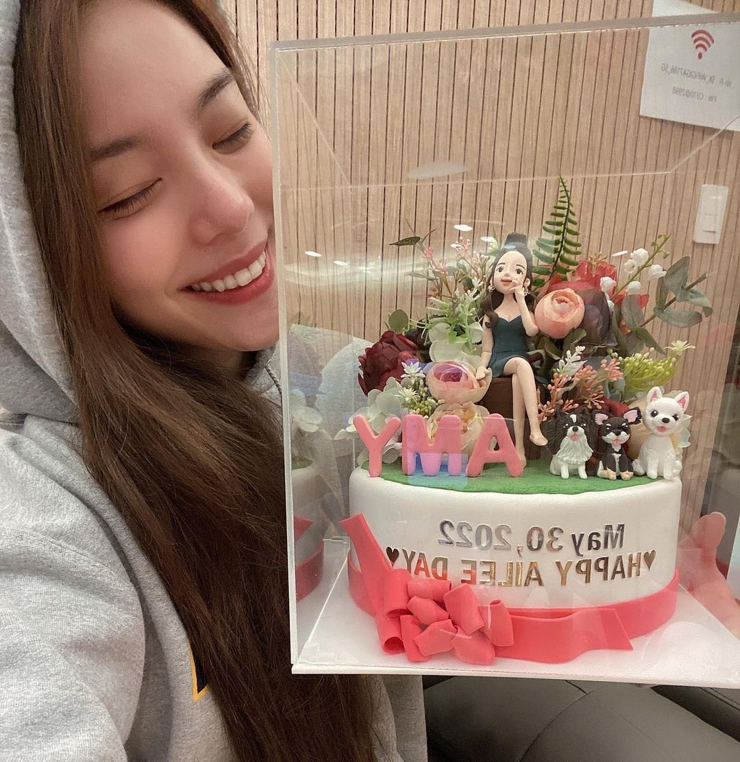 THEL1VE_FANBASE's tweet photo. {#AILEE}
@itzailee IG & IG STORY UPDATES
#์์ผ๋ฆฌ #HappyAileeDay
#ํดํผ์์ผ๋ฆฌ๋ฐ์ด
#LovinAileeDay
@THEL1VE_LABEL https://t.co/taAQ1OGwx5