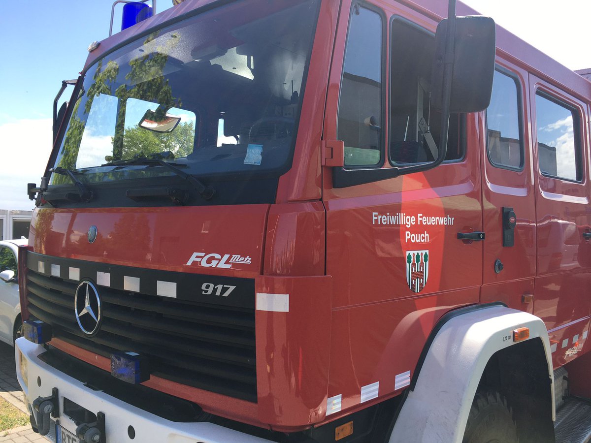 Polizei_DeRo's tweet photo. Ein besonderes Dankeschön geht an die #freiwillige #Feuerwehr #Pouch für die tatkräftige Unterstützung beim Aufbau.
Wir wünschen euch ein friedliches Festival. 

#SSB22
#Feuerwehr 
#Polizei https://t.co/DfoXnu6UmK
