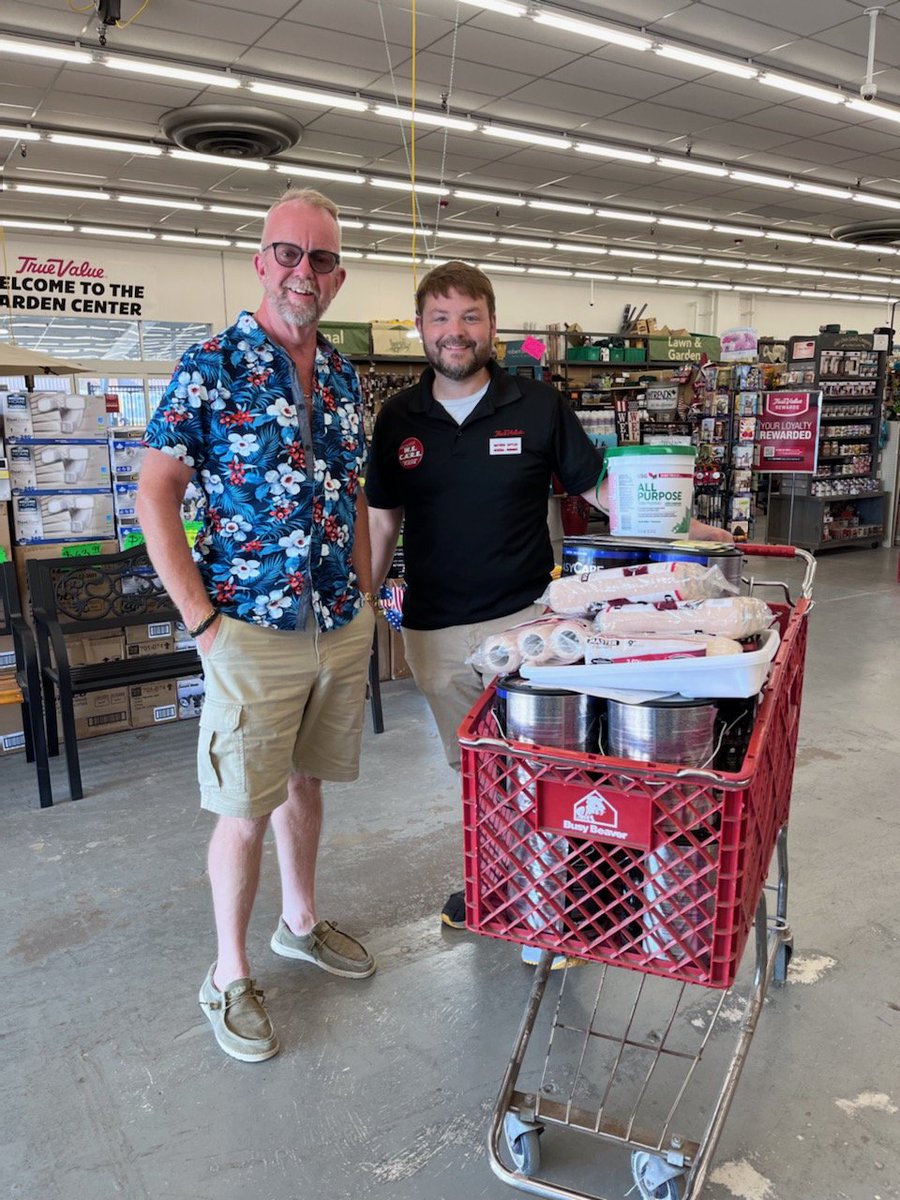 BrightsideOhio's tweet photo. 💥💫 THANK YOU @TrueValue for awarding us the "Painting a Brighter Future" grant to "help freshen our environment to make a difference in helping youth succeed". 🖌🎨💫 #bethebrightside 🌞🧡💙
#TrueValueofYouth #TrueValueFoundation https://t.co/TNoSBdzQqC