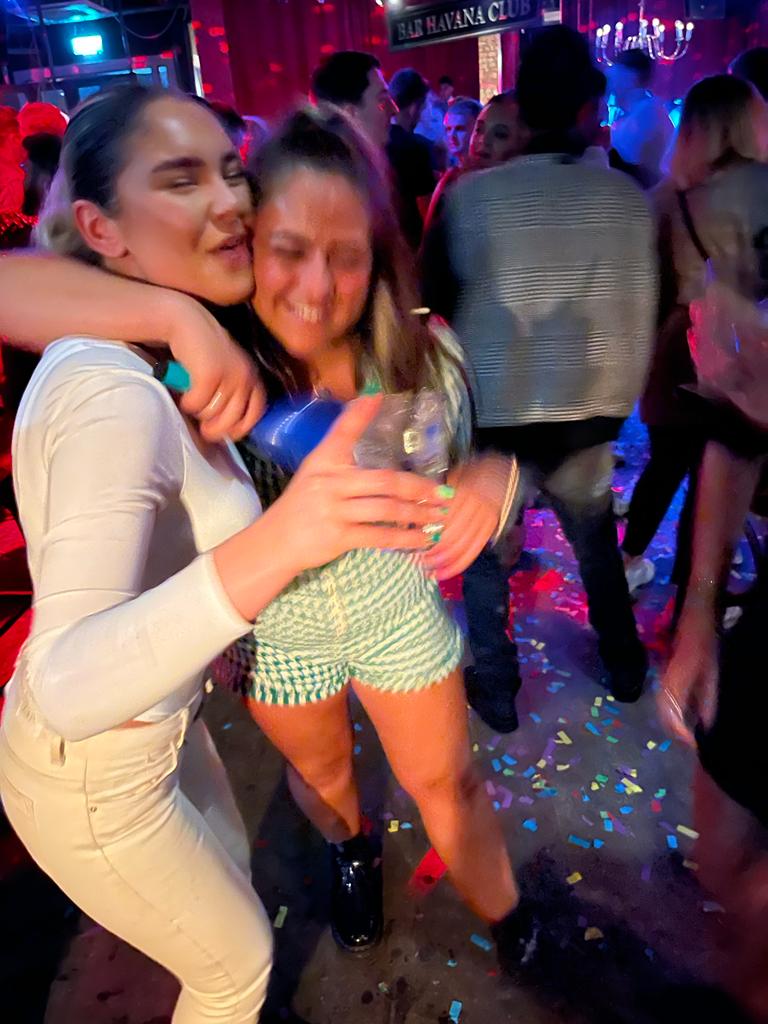 GetRecruitedJob's tweet image. We had an excellent team night out last weekend 🎉🎉🎉

Luckily our dance moves were better than our ability to take decent pictures...

Any guesses on who made it to the end of the night? 👀

#hiring #recruiting #jobsearch #recruitment #GRUK #GetRecruitedUK