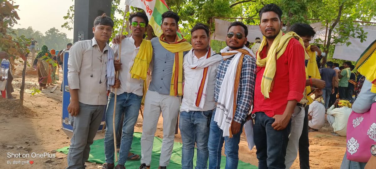 JEEWAN_SANDILYA's tweet photo. Markam brothers🏹हसदेव बचाओ आंदोलन मे शामिल!
#WeStandWithHasdeo
@RupeshMarkam15
@BhajanKoytur
@RupeshMarkam750
@MichaelShyam2
@Garima750 https://t.co/6OOFxeADgP