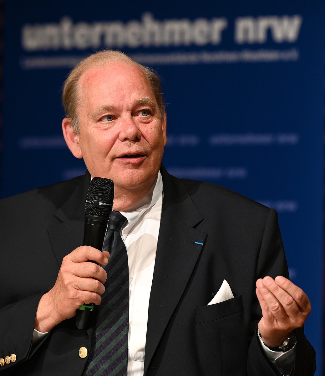 unternehmer_nrw's tweet photo. (2/2) #Sozialpartner-Talk zum Abschied: Dr. Luitwin #Mallmann im Gespräch mit @KnutGiesler, Bezirksleiter IG Metall NRW, und @an1961weber, Vorsitzende @DGBNRW, über den Wert der #Sozialpartnerschaft & die Bedeutung der #Tarifautonomie - moderiert von @MarkusGuerne. https://t.co/FRmncvT8cK