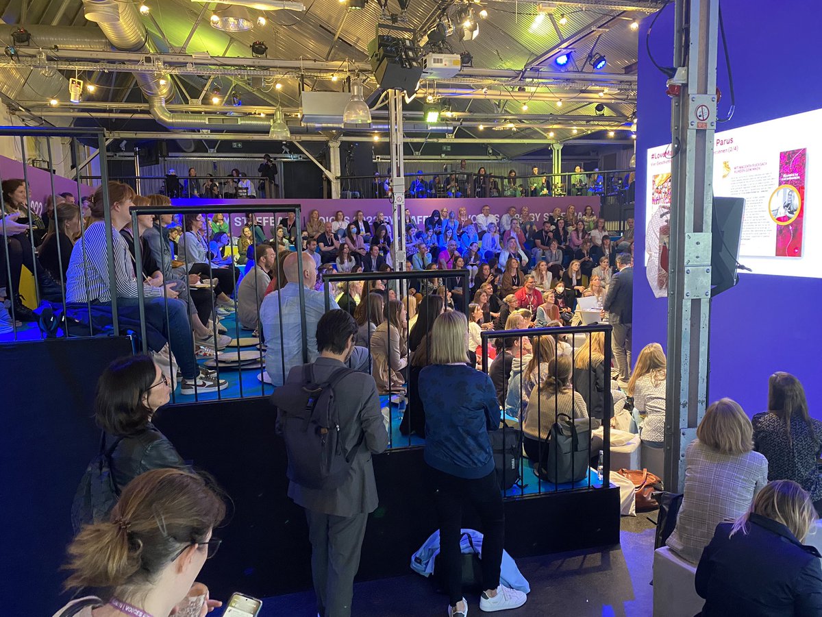 Full House für <a href="/winfried_ebner/">Winfried Ebner</a> und die Corporate Influencer 🚀 #voices #voices22