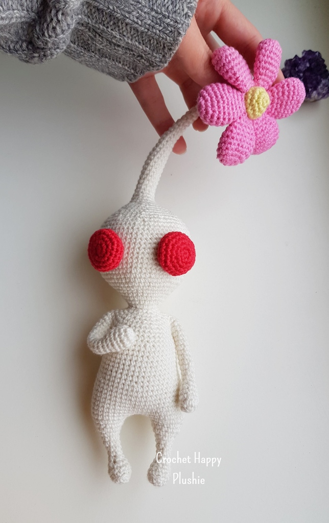 Have you checked out this white #pikmin?🌱 The pattern is easy and completely FREE on my blog without any ads and other distractions. 🌸 bit.ly/3NEZKme

#crochet #amigurumi #amigurumidoll #handmade #amigurumis #art #handmadeart #etsy #pikmin2 #pikmin3 #nintendo #fanart