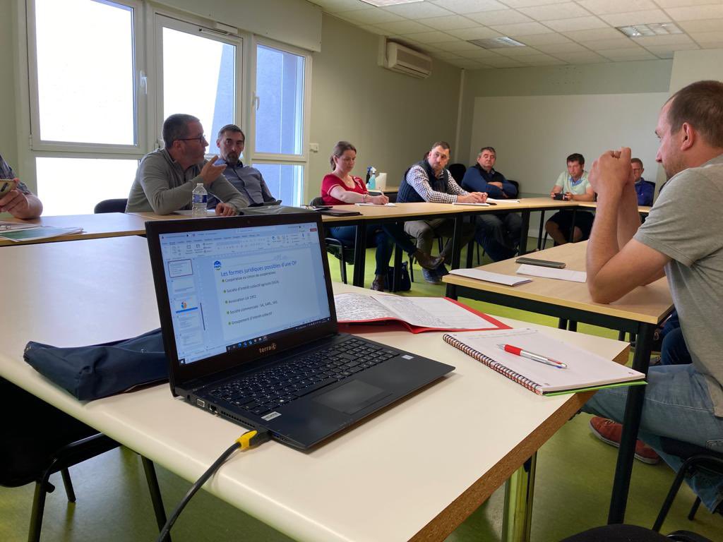 FDSEA62's tweet photo. 🐓🥚Les réunions se poursuivent avec les producteurs d’œufs pour comprendre leurs problématiques et leurs besoins ! @noriap @JANPdC @fdsea59 https://t.co/QxELFgeOOY