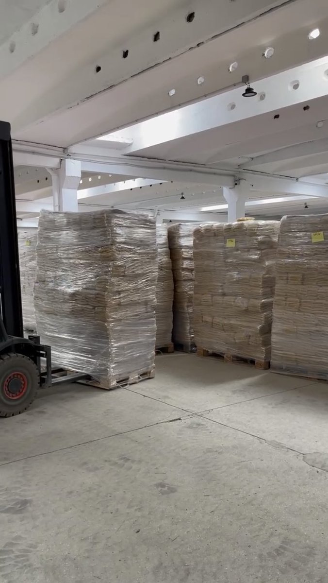 helpukrainero's tweet photo. Not 1 or 2, but 3 trucks arrived today from @WorldVision carrying essential food items, including pasta and rice. Based on the first photograph though, it seems pasta is taking over! 🍝
#Ukraine #helpuaro #Donate #StrongerTogether #WorldVision https://t.co/A7xbm8m4HQ