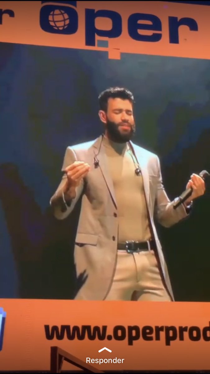 _bigodee's tweet photo. Gusttavo Lima agradecendo em cima do palco no meio do show! Esse cara é muito massa, merece o sucesso que tem. https://t.co/3De2FwwNHC