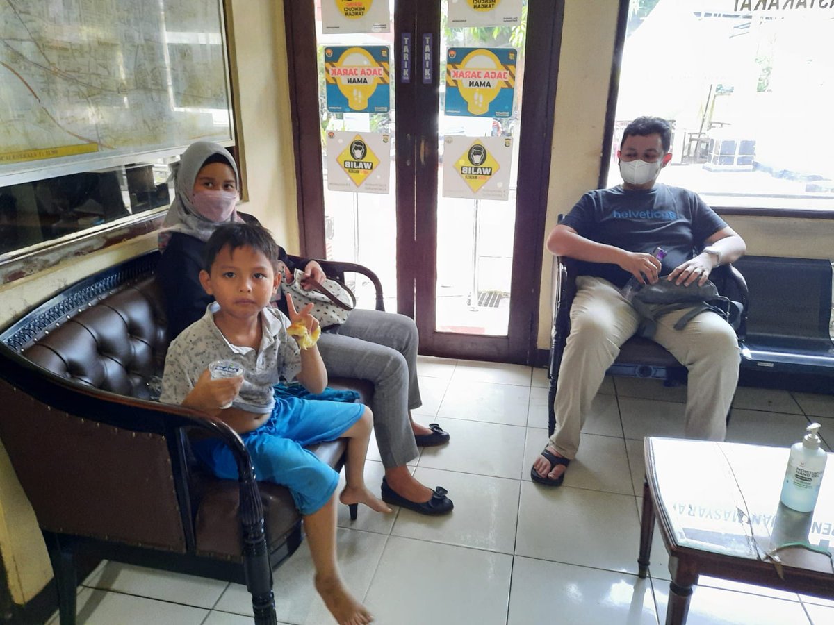 TMCPoldaMetro's tweet photo. Telah diketemukan anak terlantar dijalan &amp; diamankan di Polsek Duren Sawit, 
Nama : ATTA 
Nama bapak : INOT
Nama ibu : YULIA 

Apabila ada yg mengenali anak tersebut maupun orang tuanya 
harap menghubungi ke nomor 0812-9290-9322 (Ka SPK Polsek Duren Sawit). https://t.co/yyZA4Q63qB