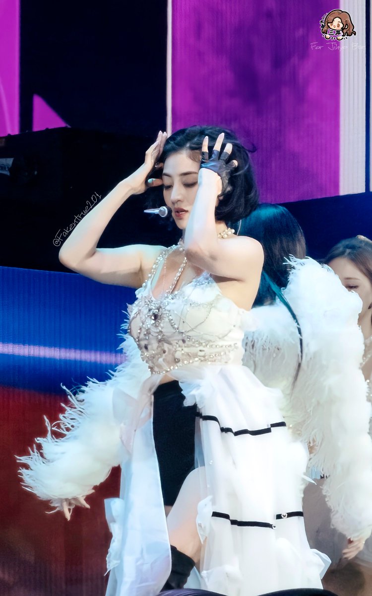 Fakentrue201's tweet photo. Get ready.

#TWICE #JIHYO #지효 #TWICEINLA #TWICE_4TH_WORLD_TOUR_ENCORE_D2  #TWICE_4TH_WORLD_TOUR_ENCORE https://t.co/ergk6z1SnO