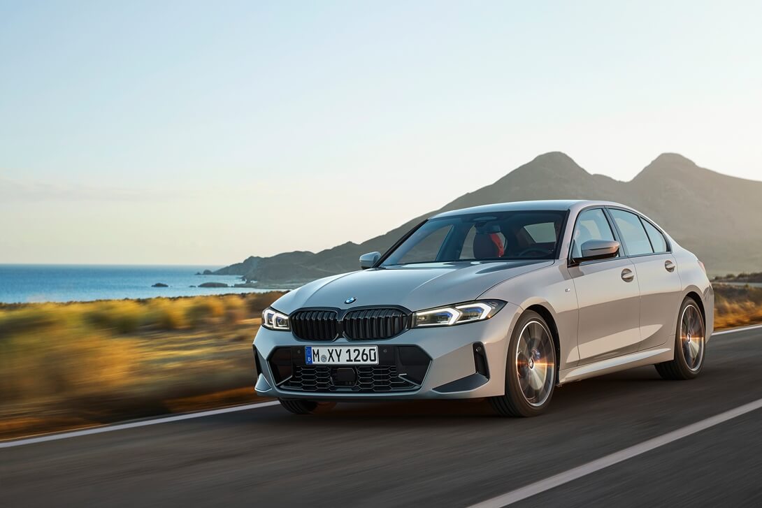 SaudiGear's tweet image. The new BMW 3 Series Sedan, the new BMW 3 Series Touring Munich/Dubai. With a design refresh, an ... 
#3_Series #All_New #BMW #BMWGroup #Touring #BMW #NewCars #News 
saudigears.com/the-new-bmw-3-…