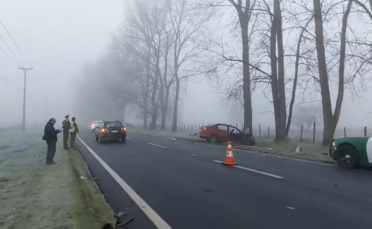 TTILosLagos's tweet photo. 🔴⚠️ ATENCIÓN #Osorno: tras fatal colisión en Ruta U-55-V km 10 antes de cruce #Pichil, desvío en ambos sentidos por variante Pichil. SIAT en lugar, máxima precaución conductores. https://t.co/R10oav302i