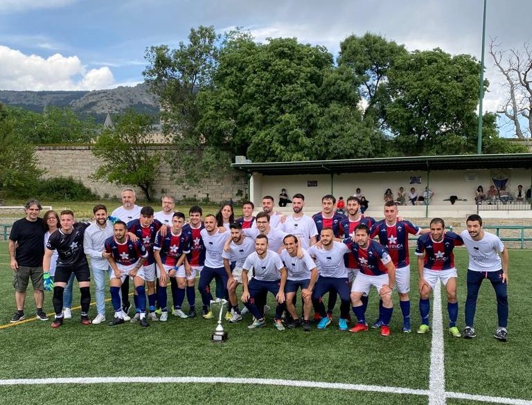 🏆 El pasado domingo recibimos en #LaHerrería a los compañeros del <a href="/CDEAbantos/">UD San Lorenzo Abantos FS</a>, campeones @femafusa de Preferente G1 y nuevo equipo de 3a División
🎉 Felicidades por el campeonato y el ascenso
🔴🔵🔴