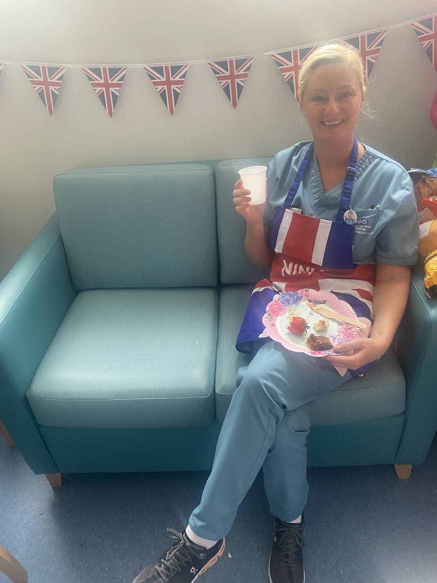 Nesslinton's tweet photo. SEU celebrating the Jubilee in style 👑@OUHospitals @OUH_Nursing @ouh https://t.co/fMKJQxGE3x