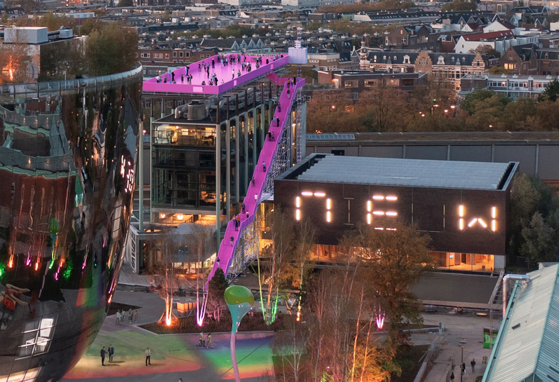 kavander's tweet photo. Ik ben wel benieuwd hoeveel mensen (à 75 kg per persoon) die ruimtelijke pergola onder dat tijdelijke roze podium op het @NieuweInstituut (veilig) kan dragen. #constructieve #veiligheid #dtv https://t.co/EjIsr38OfQ