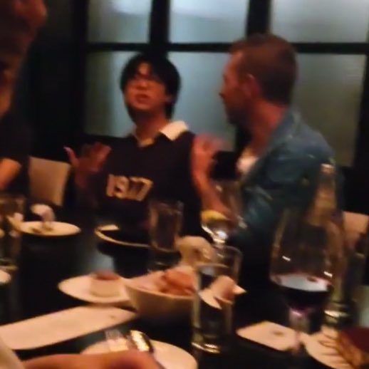 PopBase's tweet photo. Coldplay’s Chris Martin having dinner with BTS. https://t.co/QWgzyGIt6f