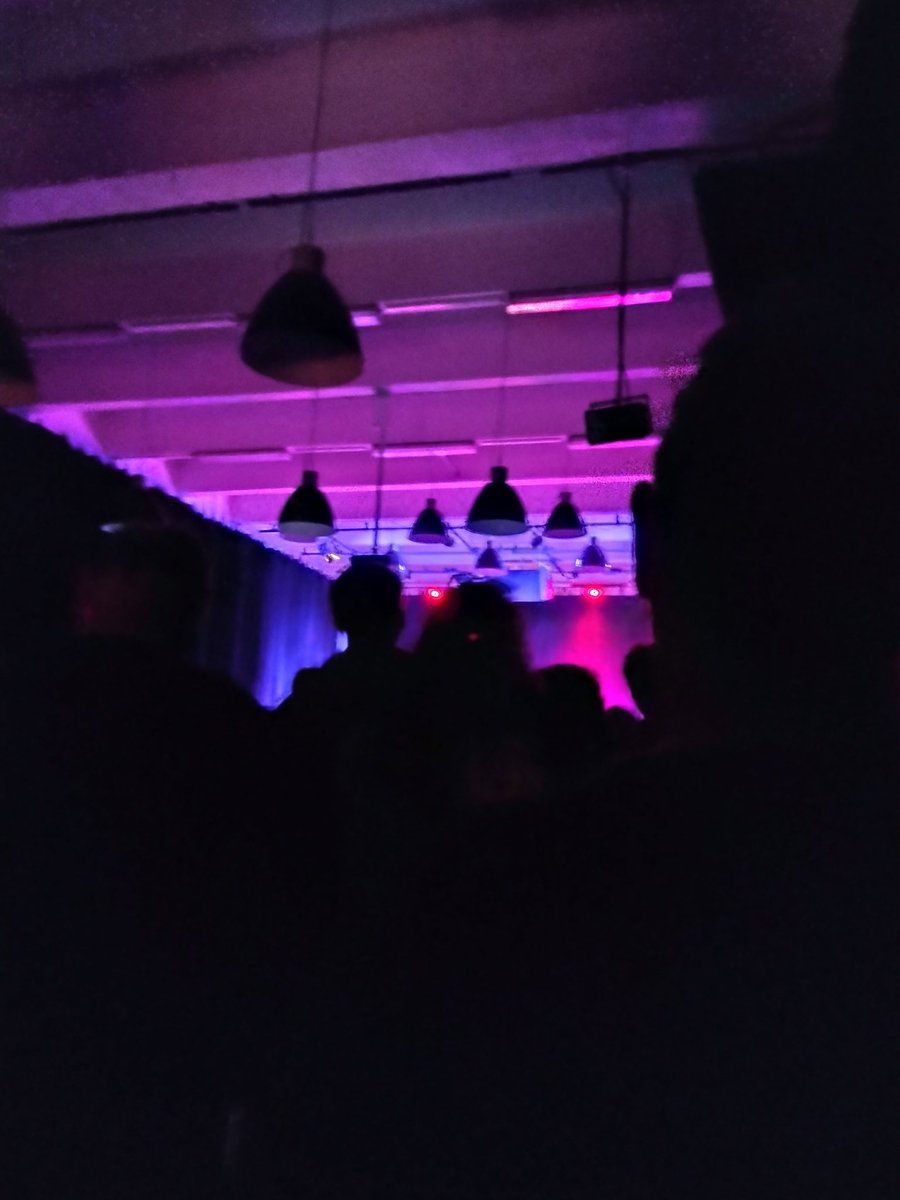 Soleil_cz's tweet photo. A když jste na koncertu, co vidíte vy? 😁 #prcek #koncert #letnikapela https://t.co/Y4Cp4npusG