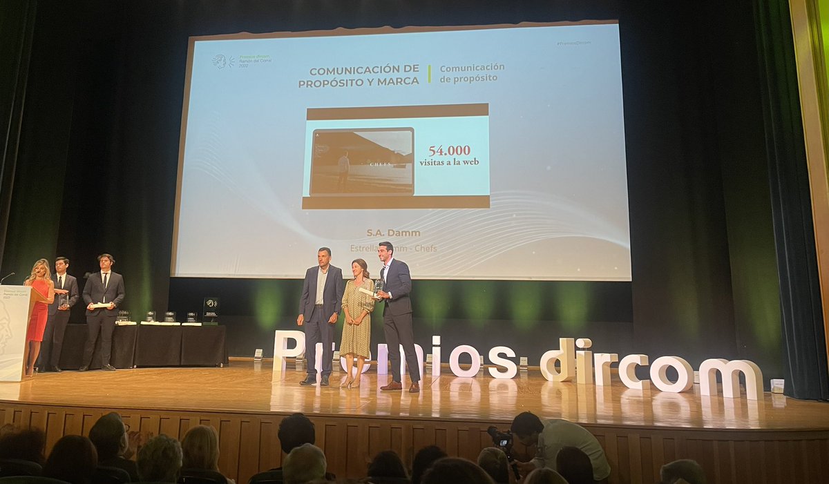 “Porque esto no es sólo nuestro modo de vida, es nuestra manera de vivir” ⭐️ #PremiosDircom a la mejor comunicación de propósito y marca por la campaña Chefs de <a href="/EstrellaDammEs/">Estrella Damm Es</a>   ➡️ youtu.be/qWEk5tDIEt4