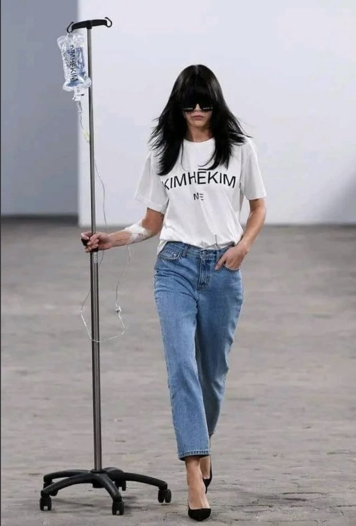 lindseymh0's tweet photo. me on the way to the harry styles concert after selling one of my kidneys to get pit tickets https://t.co/y8OXS23bvU