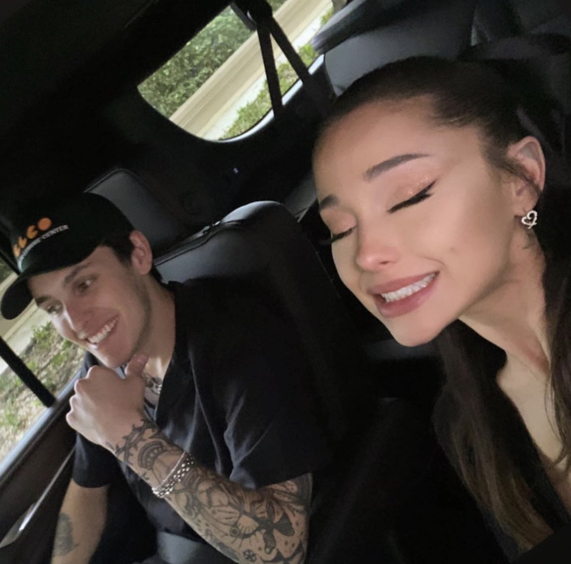 bizzleavenuez's tweet photo. JUSTIN AND ARIANA )??! https://t.co/HV69BdlSTg
