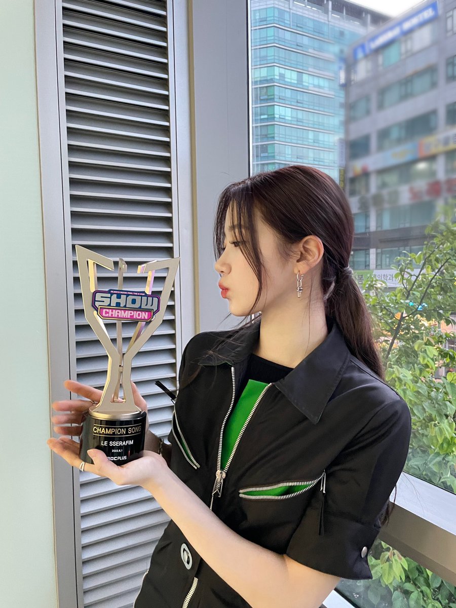 lesserafim_uni's tweet photo. 🌸 | Twitter
#KAZUHA
¡Aficionados! ¡Muchas gracias! ❤️❤️❤️
Es un honor recibir este premio.
¡Seguiremos trabajando más duro! Gracias ♡
#LE_SSERAFIM #LE_SSERAFIM_FEARLESS #LE_SSERAFIM4thWin #KPOP https://t.co/Bp0iCd29eC