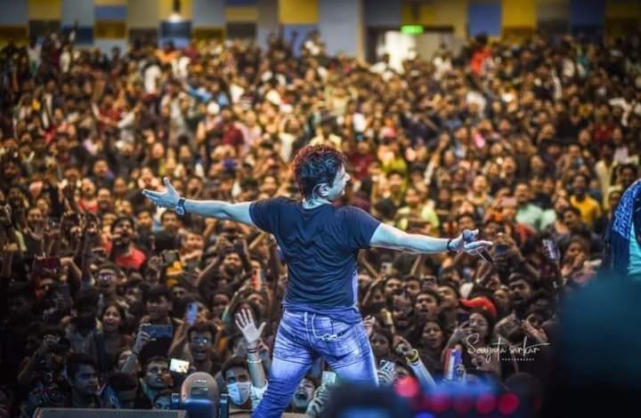 BasuSubham's tweet photo. 💔 We Miss U... 😭 Rest in Music 🎶 🙏
#KKsinger #KKLIVE #KKPassesAway #kkdeath #KKforever #KKsinger https://t.co/ndO5hnnzrH