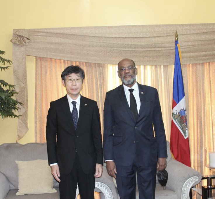 Hier, l'Ambassadeur Kubo a rendu visite à S.E. <a href="/DrArielHenry/">Dr Ariel Henry</a>. 

Ils ont discuté des relations de coopération entre 🇯🇵🤝🇭🇹 et de la situation en Haïti.  

🇯🇵 espère que les efforts déployés vers l’amélioration rapide de la sécurité et la tenue des élections porteront leurs fruits.