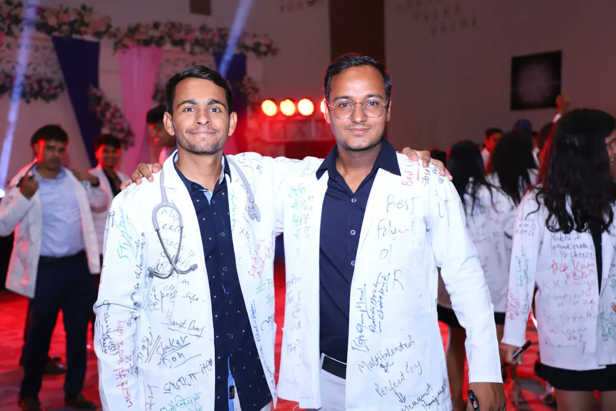 JhajhraShankar's tweet photo. #Adios❤️
#batchparty 2016 batch https://t.co/eYDZengRcu