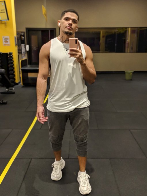 Vai as duas pq sou libriano. https://t.co/48XmDYXjBi