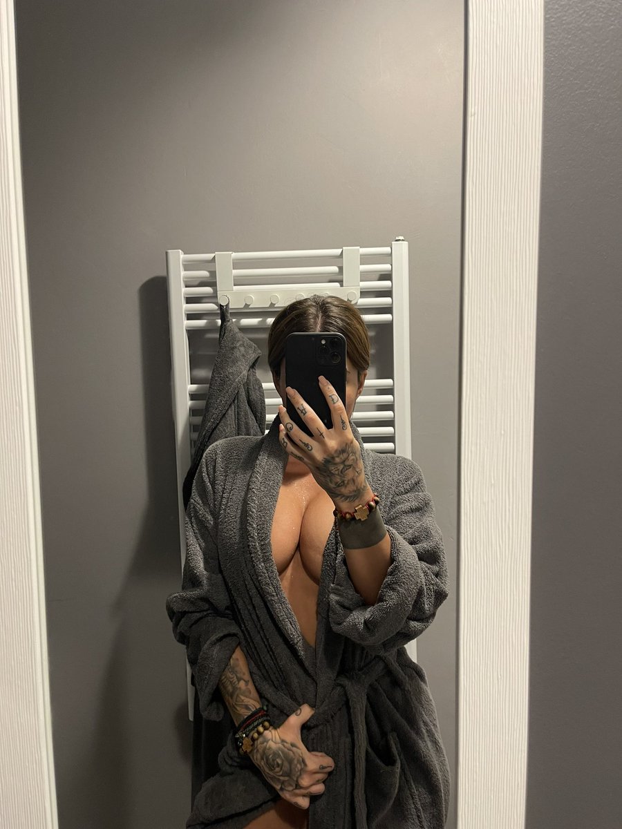 MocanuIoana10's tweet photo. Like me and retweet🍆 https://t.co/MRnSq1GrST