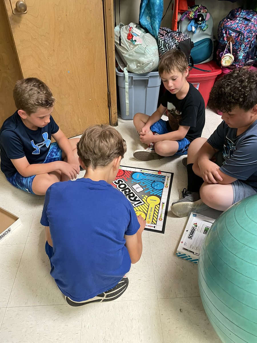 ldevriesbgcs's tweet photo. Game time and class lunch! https://t.co/aC0NVNUTnn