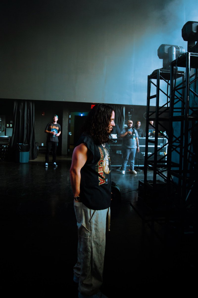 russdiemon's tweet photo. Went shirtless at the show last night https://t.co/NrPYV8liba