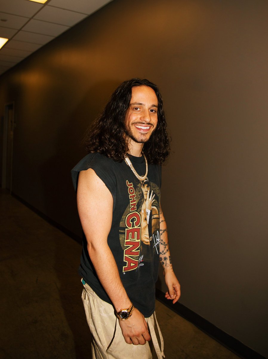 russdiemon's tweet photo. Went shirtless at the show last night https://t.co/NrPYV8liba