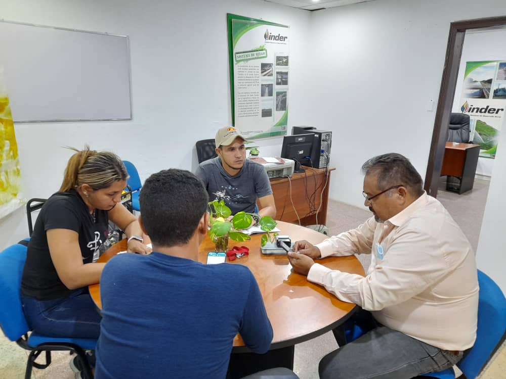 INTi_Venezuela's tweet photo. De cara al 1 x 10 del Buen Gobierno, autoridades del @MinAgriculturaV y sus entes adscritos en el estado Guárico sostuvieron una reunión de trabajo con el coordinador de la ORT, para unificar criterios en pro de garantizar seguridad jurídica y apoyo al campesinado de la entidad. https://t.co/VdsB7JpajX