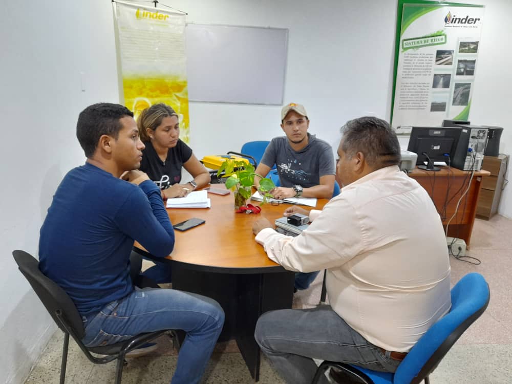 INTi_Venezuela's tweet photo. De cara al 1 x 10 del Buen Gobierno, autoridades del @MinAgriculturaV y sus entes adscritos en el estado Guárico sostuvieron una reunión de trabajo con el coordinador de la ORT, para unificar criterios en pro de garantizar seguridad jurídica y apoyo al campesinado de la entidad. https://t.co/VdsB7JpajX