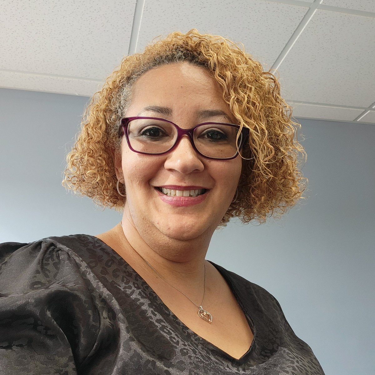 LHaliburton's tweet photo. The photo I uploaded:            What @SamsungMobileUS AR app said I looked like: https://t.co/bjjiX7d7h9