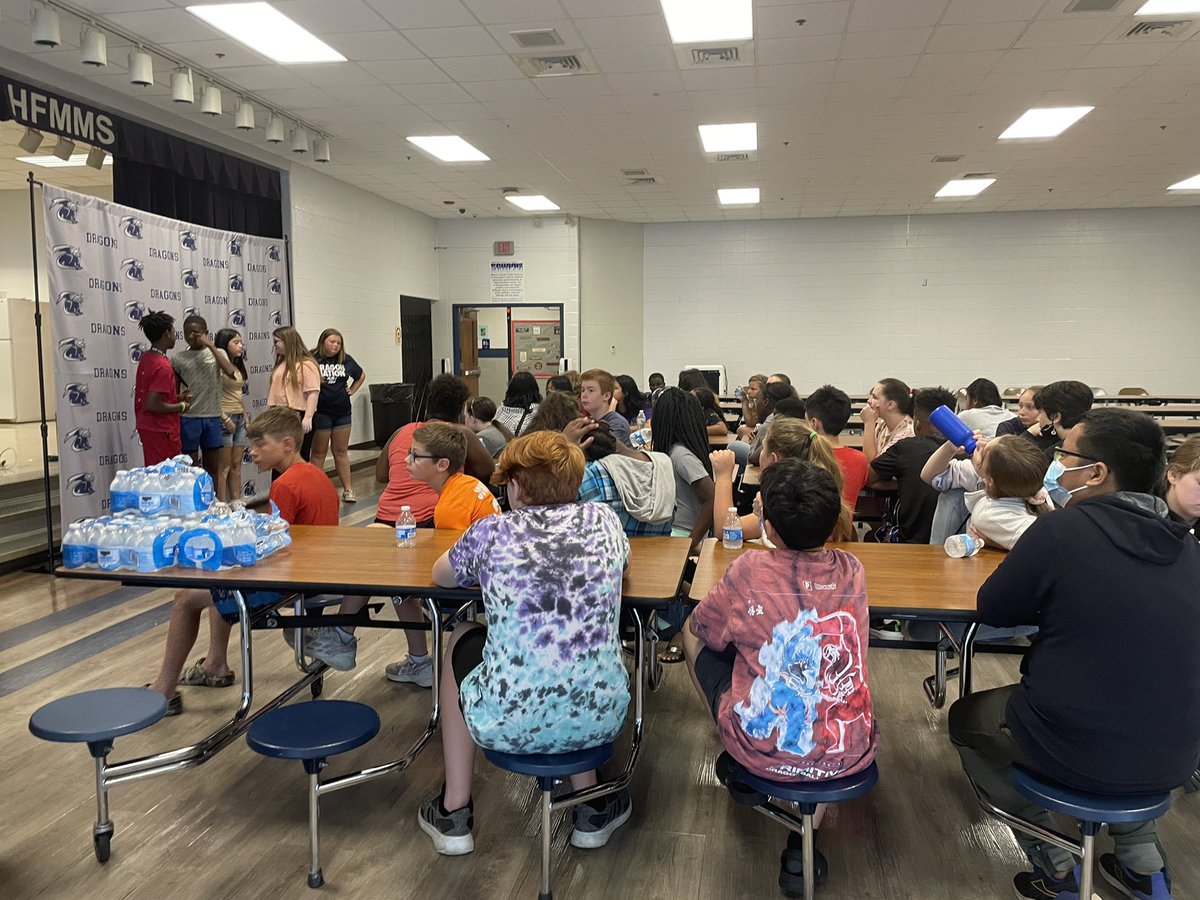 MrsKelseyRay's tweet photo. Future Dragon Days Transition Program today at @HenryMossMiddle 🐉 #seventhgraders #dragonlife https://t.co/IX9ZOPvU9k