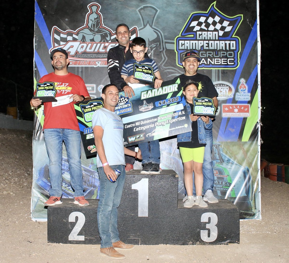 comisionpista's tweet photo. Ganadores fecha 3 de Aquiles Speedway Park en Chihuahua. #ComisiónPista
- Pony Novatos
Aarón Jiménez #11
- Novatos V8
Fernando Tapia #21
- Pony Expertos
Manuel Pérez Jr. #13
- Estándar V8
Federico Pérez #18
- Modificada
Luis Ortega #42
- Libre
Rolando Rodríguez #90R https://t.co/CtEfzGfEdP
