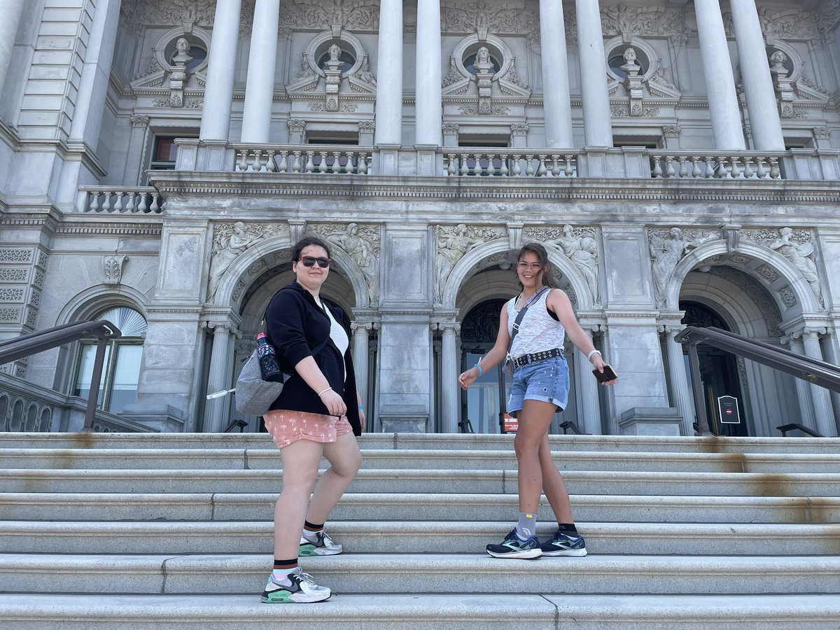 CTMSTheatre's tweet photo. #wolvesdcny2022 @CTMS_DCNYTRIP @Coach_Guess @MrsAlvarez11 @CoachKrauseCTMS https://t.co/LUIFM4Yibn