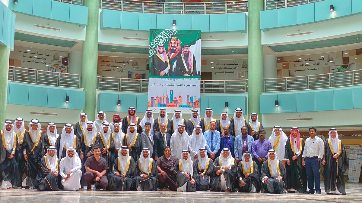 Jil7N's tweet photo. مليون لايك لاقوى دفعه بالتمريض 🤍🤍🎉
#PSAU 🎉🎉🎉🎉🎉#Nursing #nures https://t.co/gBXNQtfID2